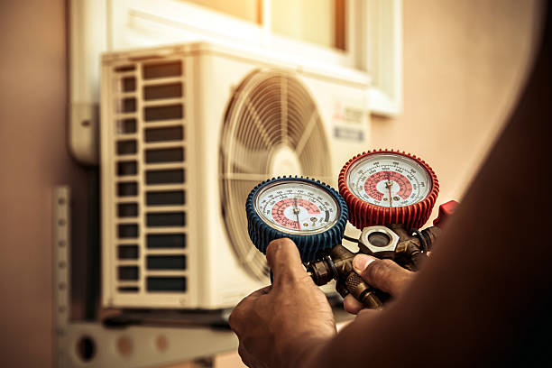 Professional Ac Installation technician working in Montalba, TX